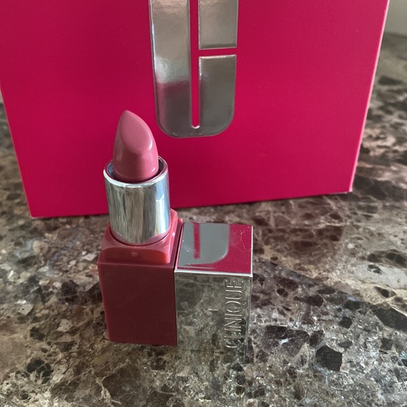 🎊Host Pick🎊 Clinique Gift Set - Picture 6 of 10